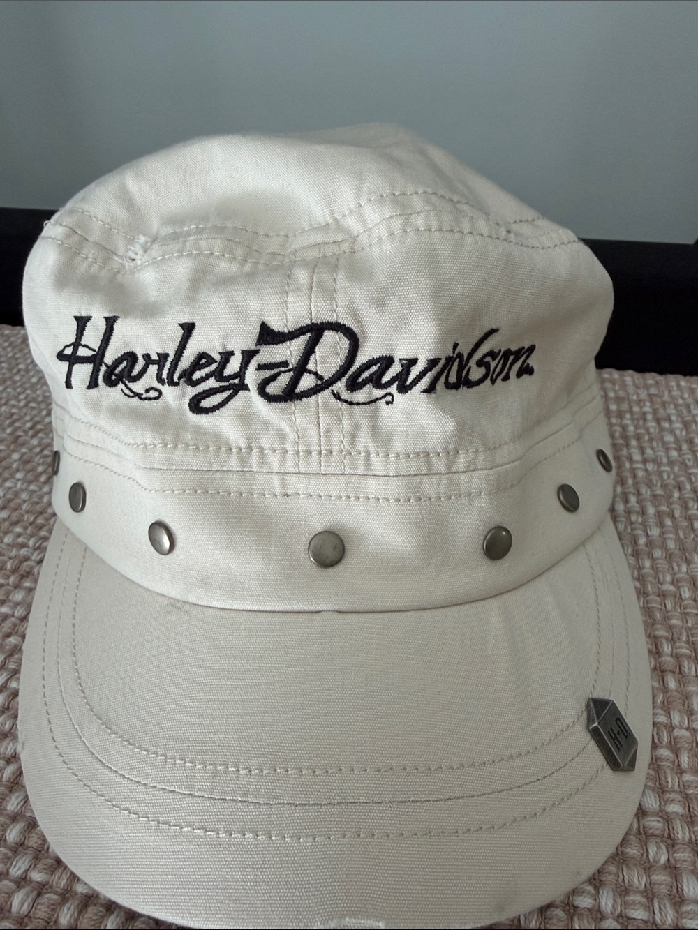 Harley-Davidson Cream Cap with Black Script